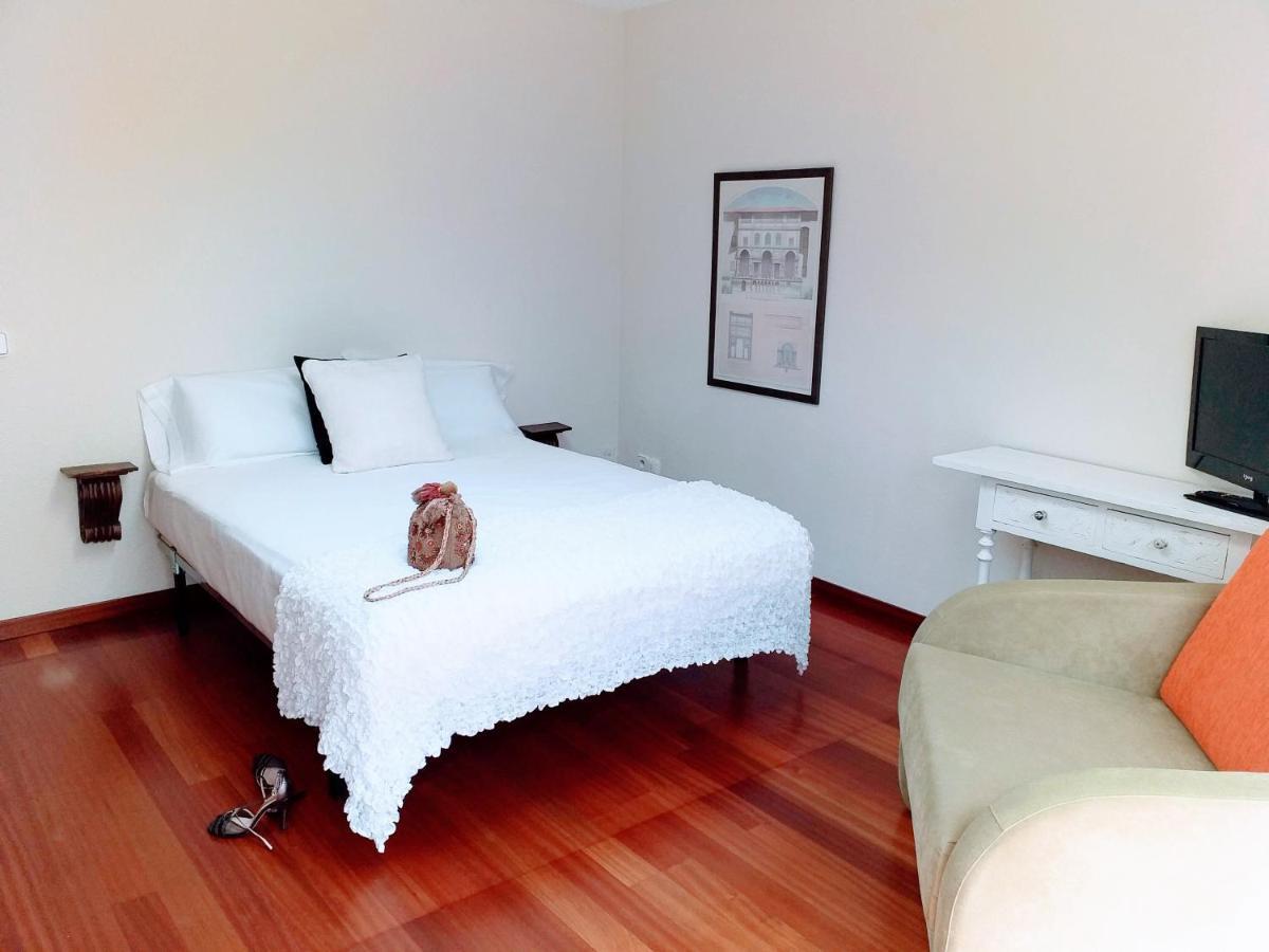 Large Apartment With Large And Sunny Terrace - Garden & Outdoor Gym , Alicante Center Екстер'єр фото